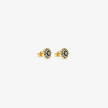 Charger l'image dans la visionneuse de la galerie, Luna Puces d'oreilles 1 Vertes en or 18k avec émeraudes et saphirs bleus profil