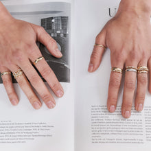 Load image into Gallery viewer, Alliance 3 or blanc 18 carats, porté 1