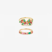 Charger l'image dans la visionneuse de la galerie, Bague Camélia 1 rose, or jaune 18K, émeraudes, rubis et saphirs roses face, Bague Gaia 2 diamant or jaune 18K, diamants blancs, face