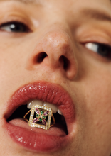 Cargar imagen en el visor de la Galería, Rita bague 4 Pivoine, tsavorites, saphirs roses, diamants blancs, porté 2