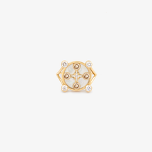 Load image into Gallery viewer, Sophie d'Agon, bague en or jaune 18 carats, Selene, nacre, diamants bruns, diamants blancs, face