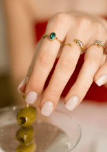 Load image into Gallery viewer, Solitaire Le Grand Bleu, bague dauphin, or jaune 18 carats, tourmaline, turquoise, portée 6