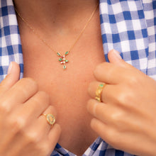 Load image into Gallery viewer, Collier Camélia 1 or jaune, émeraudes, saphirs roses et rubis, porté 1