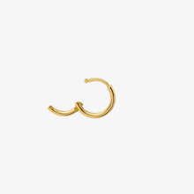 Load image into Gallery viewer, Créole anneau ouverte boucle d'oreilles Or 18 carats Sophie d'Agon profil