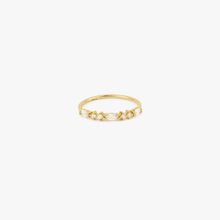 Load image into Gallery viewer, Bague Gaia 3 or recyclé 18 carats et diamant, face
