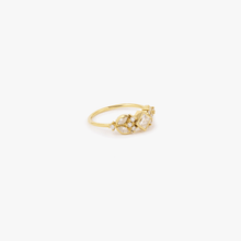 Load image into Gallery viewer, Nymphéa bague 3 diamant or jaune, diamants blancs, profil
