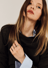 Load image into Gallery viewer, Ginger bague 6 bleue, or jaune, saphir bleu, diamant, saphir vert, porté 3
