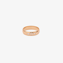 Load image into Gallery viewer, Alliance Miniflower Love 2, or rose 18 carats, diamants blancs face

