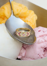 Load image into Gallery viewer, Ani bague 3 Rose en or 18K avec diamants salt &amp; pepper, saphir rose nature morte 2
