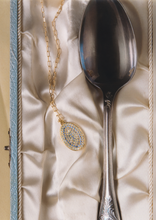 Load image into Gallery viewer, Collier Ani Lune or jaune, diamants salt and pepper et saphirs, nature-m
