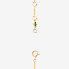 Load image into Gallery viewer, Bracelet or jaune recyclé emeraude diamants noirs Sophie d'Agon fermoir
