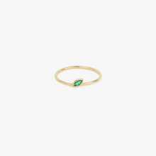 Load image into Gallery viewer, Bague Georgia 1 Verte en or jaune avec émeraude face
