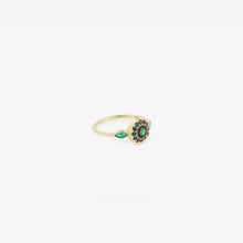 Load image into Gallery viewer, Bague Luna 1 verte or jaune, émail noir, émeraudes et saphirs bleus profil
