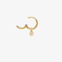 Charger l'image dans la visionneuse de la galerie, mini boucle d'oreilles or jaune diamant profil ouvert
