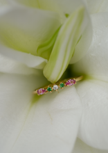 Load image into Gallery viewer, Gaia Bague 6 Pivoine, or jaune 18 carats, saphirs roses, tsavorites, diamant blanc, portée 2
