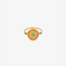 Load image into Gallery viewer, Bague Yellowstone 2 cognac or jaune, émeraudes, saphirs cognac, jaunes et bleus face
