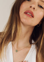 Charger l'image dans la visionneuse de la galerie, Collier Yellowstone 2 Anis, or 18K, émeraudes, diamants blancs, saphir bleu marine, face
