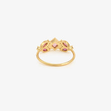 Load image into Gallery viewer, Sophie dAgon Bague Nymphéa 3 Rose, or jaune recyclé , saphir rose, diamants
