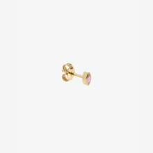 Load image into Gallery viewer, Sophie d'Agon , Puce d'oreilles  Georgia 1 Rose , or recyclé , or jaune 18K , saphir rose , profil
