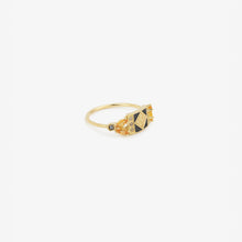 Load image into Gallery viewer, Bague Ava 2 jaune or jaune, émail noir, saphirs jaunes, diamants noirs et champagne profil
