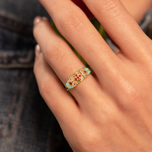 Load image into Gallery viewer, Bague ava 2 turquoise or jaune, rubis, émeraudes, saphirs roses et turquoises portée 2
