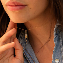 Load image into Gallery viewer, Ava Collier 1 Marine, or Jaune , diamants blancs, saphirs bleu
