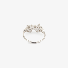 Load image into Gallery viewer, Camélia bague diamant or blanc Sophie d'Agon dos
