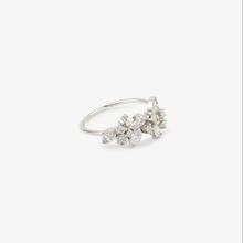 Load image into Gallery viewer, Camélia bague diamant or blanc Sophie d'Agon profil
