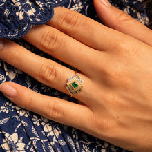 Load image into Gallery viewer, ginger bague 6 verte porté &amp;
