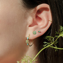Load image into Gallery viewer, Boucles d'oreilles créoles Miniflower or jaune, émeraudes, turquoises et diamants salt and pepper portées
