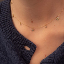 Charger l'image dans la visionneuse de la galerie, Miniflower Choker 1 Bleu , or jaune , saphirs bleu , diamant , émeraude, Sophie d'Agon Joaillerie Paris
